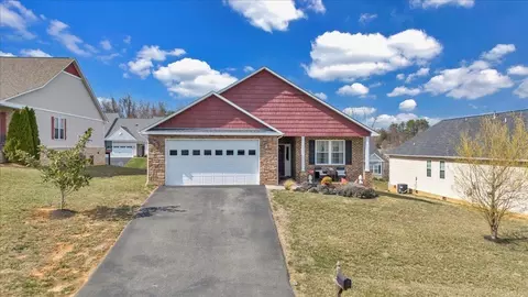 28 Primrose Ct, Roanoke, VA 24019