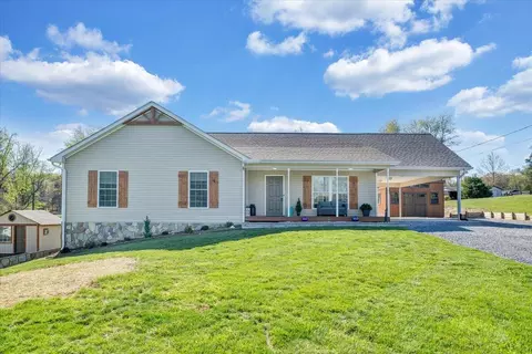 6627 Roanoke Rd, Fincastle, VA 24090