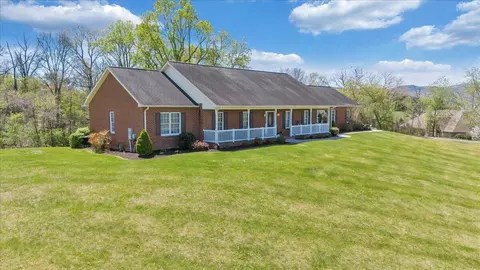 84 Braemar Dr, Daleville, VA 24083