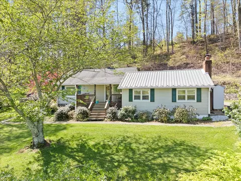 6004 Poage Valley Rd, Roanoke, VA 24018