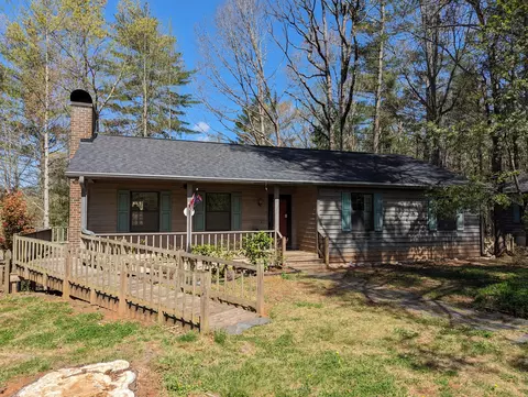 515 Sweetbriar Ln, Boones Mill, VA 24065