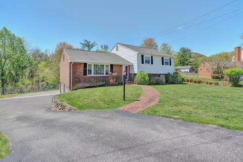 4821 Easthill Dr, Roanoke, VA 24018