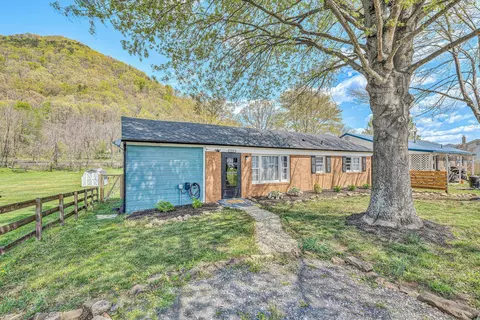1126 Anderson St, Glasgow, VA 24555