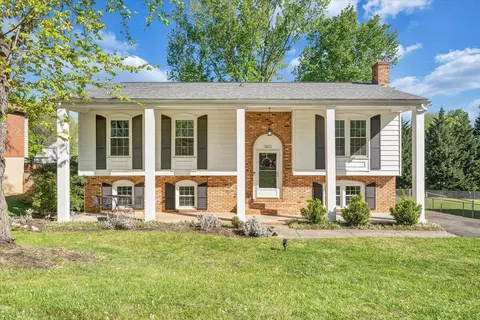 3821 Vauxhall Rd, Roanoke, VA 24018