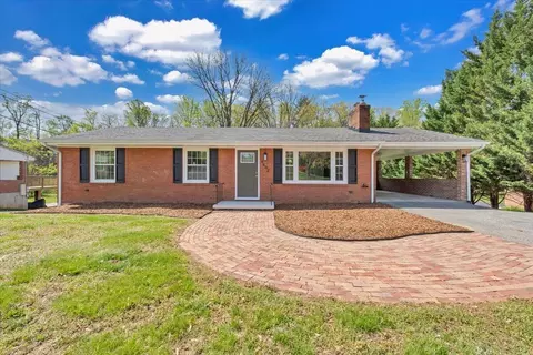 4602 Cresthill Dr, Roanoke, VA 24018