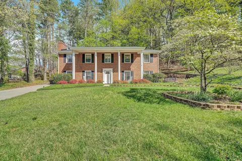 2705 Bobolink Ln, Roanoke, VA 24018