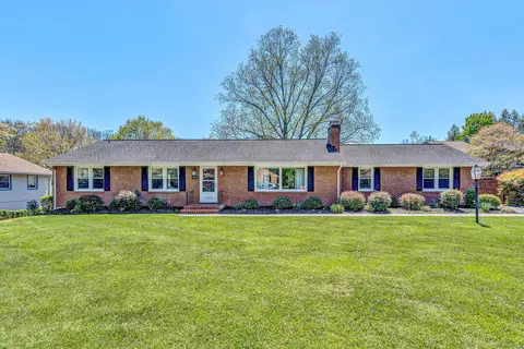 5519 Medmont Cir SW, Roanoke, VA 24018