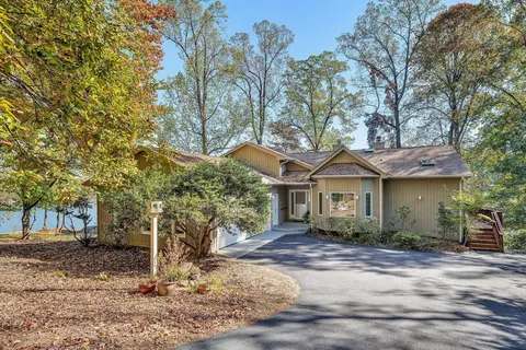 620 Winding Waters Dr, Moneta, VA 24121