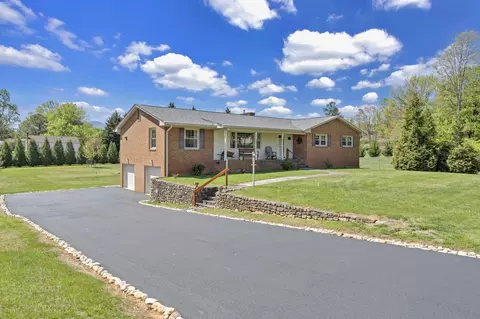 4910 Bower Rd, Roanoke, VA 24018