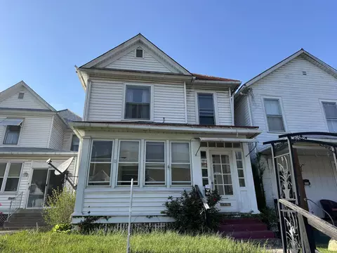 318 W Ridgeway St, Clifton Forge, VA 24422