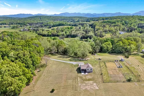 1410 Flowing Springs Rd, Buchanan, VA 24066 photo 3