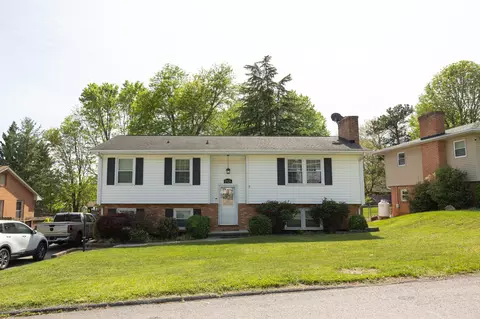 2926 Neil Dr, Roanoke, VA 24019