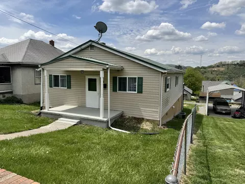 814 N N Rockbridge Ave, Covington, VA 24426