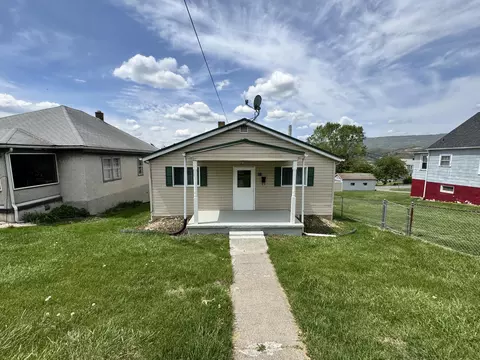814 N N Rockbridge Ave, Covington, VA 24426 photo 2