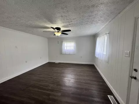 814 N N Rockbridge Ave, Covington, VA 24426 photo 3