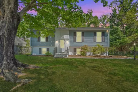3845 Kentland Dr, Roanoke, VA 24018