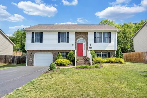 4323 Quail Dr NW, Roanoke, VA 24017