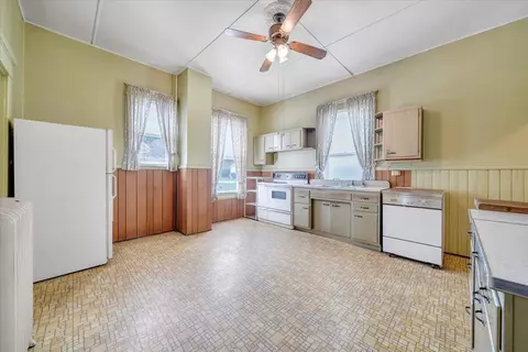 Kitchen - 616 Midland Trl, Covington, VA 24426 photo 4 of 4