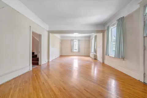 Living - 616 Midland Trl, Covington, VA 24426 photo 5 of 7