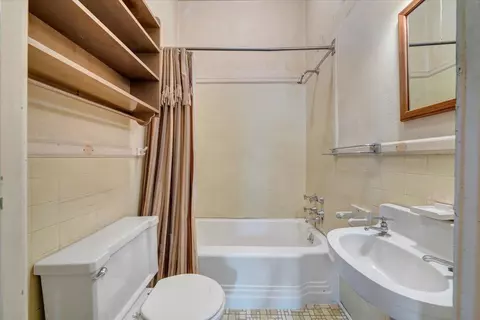 Bath - 616 Midland Trl, Covington, VA 24426 photo 2 of 4