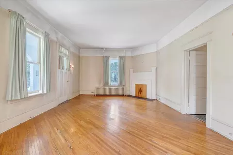 Living - 616 Midland Trl, Covington, VA 24426 photo 3 of 7