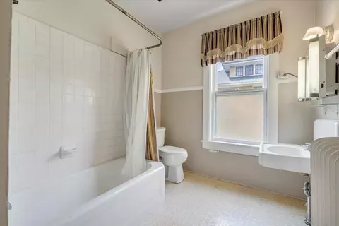 Bath - 616 Midland Trl, Covington, VA 24426 photo 3 of 4