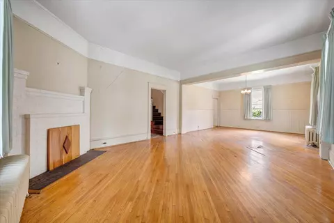 Living - 616 Midland Trl, Covington, VA 24426 photo 4 of 7