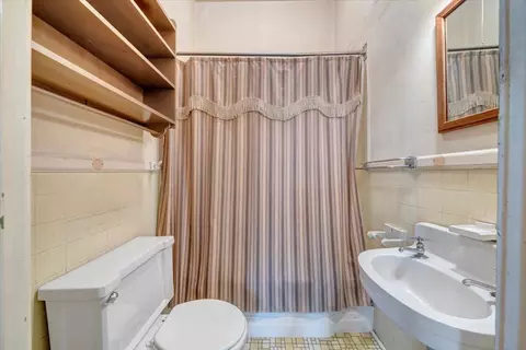 Bath - 616 Midland Trl, Covington, VA 24426 photo 1 of 4