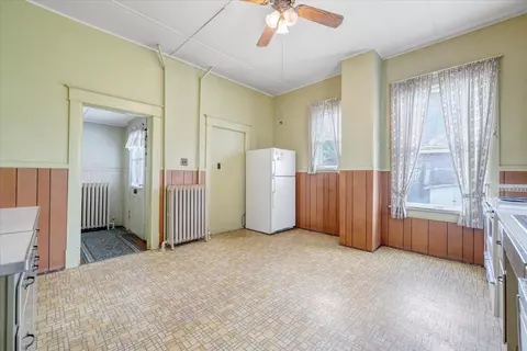 Entry Way - 616 Midland Trl, Covington, VA 24426 photo 1 of 6