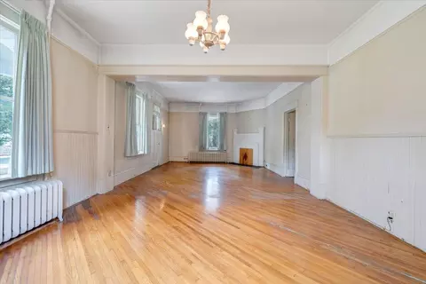 Living - 616 Midland Trl, Covington, VA 24426 photo 2 of 7