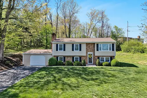 4527 Tanglewood Ln, Roanoke, VA 24018