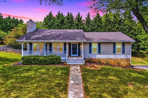 5567 Rome Dr, Roanoke, VA 24019