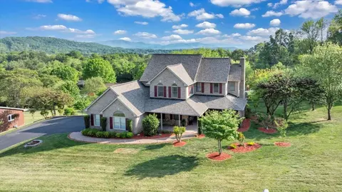 3924 Poplar Grove Dr, Vinton, VA 24179