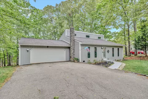 105 Bent Tree Rd, Moneta, VA 24121