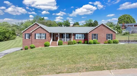 802 Gates Ln NE, Roanoke, VA 24012