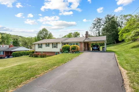 5724 Pine Acres Ln, Roanoke, VA 24018
