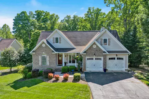 77 Sunview Cir, Moneta, VA 24121