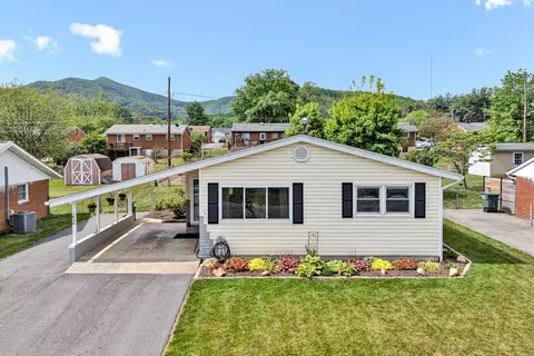 1426 Deacon St, Salem, VA 24153