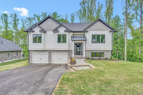 1825 Parker Ln, Vinton, VA 24179