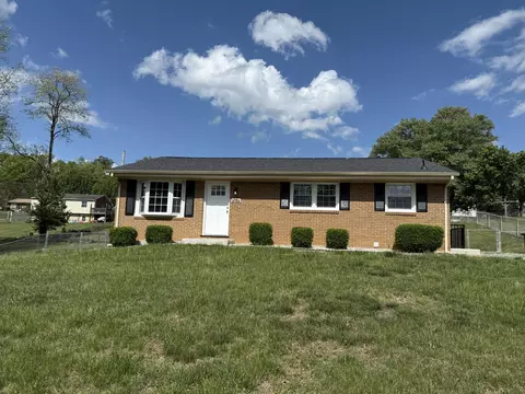 3052 Pebble Dr, Roanoke, VA 24014