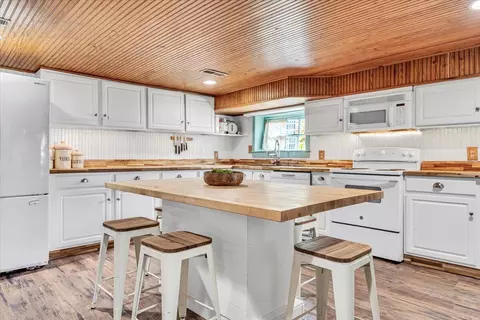 Kitchen - 2816 Lowesville Rd, Arrington, VA 22922 photo 4 of 9