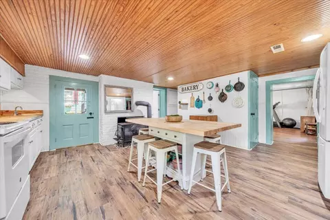 Kitchen - 2816 Lowesville Rd, Arrington, VA 22922 photo 6 of 9