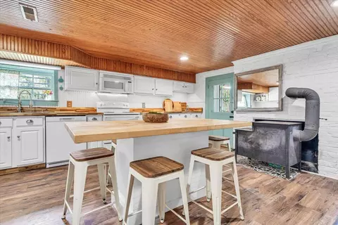 Kitchen - 2816 Lowesville Rd, Arrington, VA 22922 photo 2 of 9