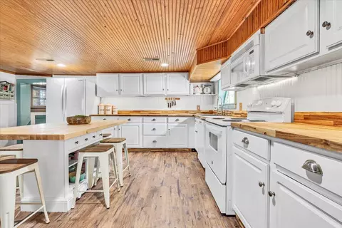 Kitchen - 2816 Lowesville Rd, Arrington, VA 22922 photo 9 of 9