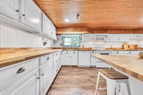 Kitchen - 2816 Lowesville Rd, Arrington, VA 22922 photo 8 of 9