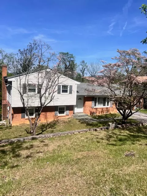 2521 Lakeview Dr NW, Roanoke, VA 24017
