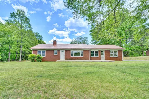 7080 Oak Level Rd, Bassett, VA 24055