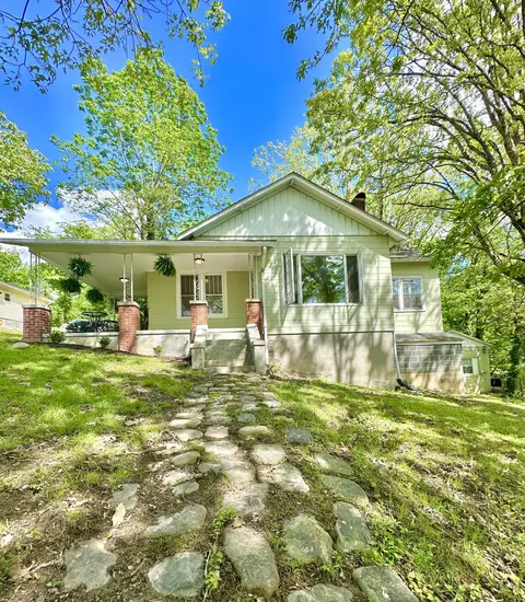 704 Jefferson Ave, Clifton Forge, VA 24422