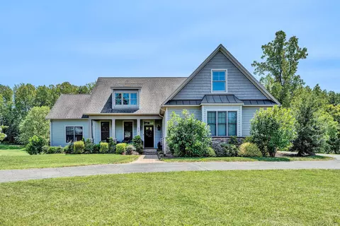 215 Bermuda Dr, Hardy, VA 24101