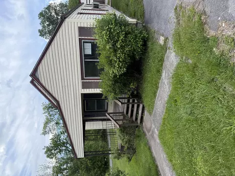 2807 S Carpenter Dr, Covington, VA 24426